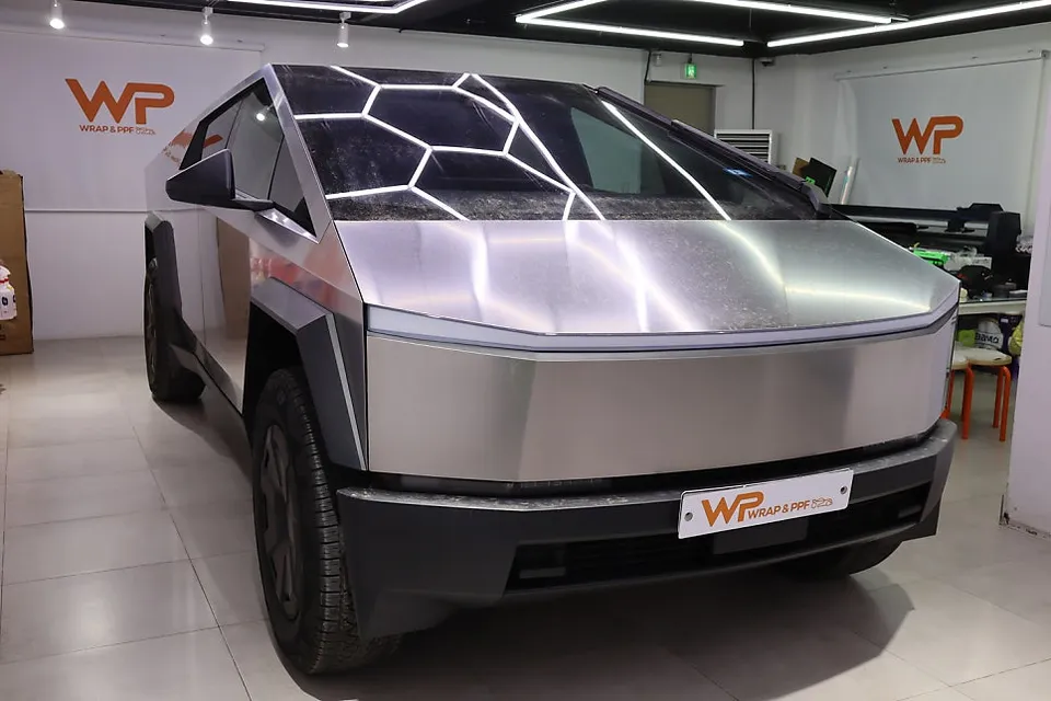 Tesla Cybertruckのカーラッピング事例｜費用目安・仕上がり 施工写真 2-2