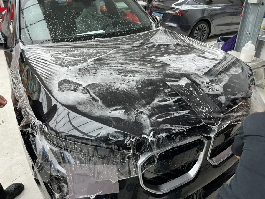 BMW X3 PPF施工事例:傷防止と美観維持 施工写真 2-2