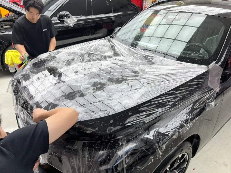 BMW X3 PPF施工事例:傷防止と美観維持 施工写真 3-2