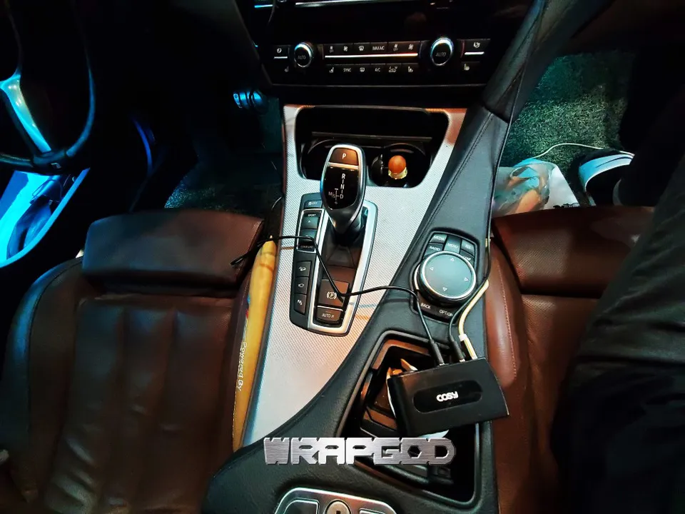 BMW 6 Seriesのカーラッピング事例｜高級感ある室内へ 施工写真 2-1