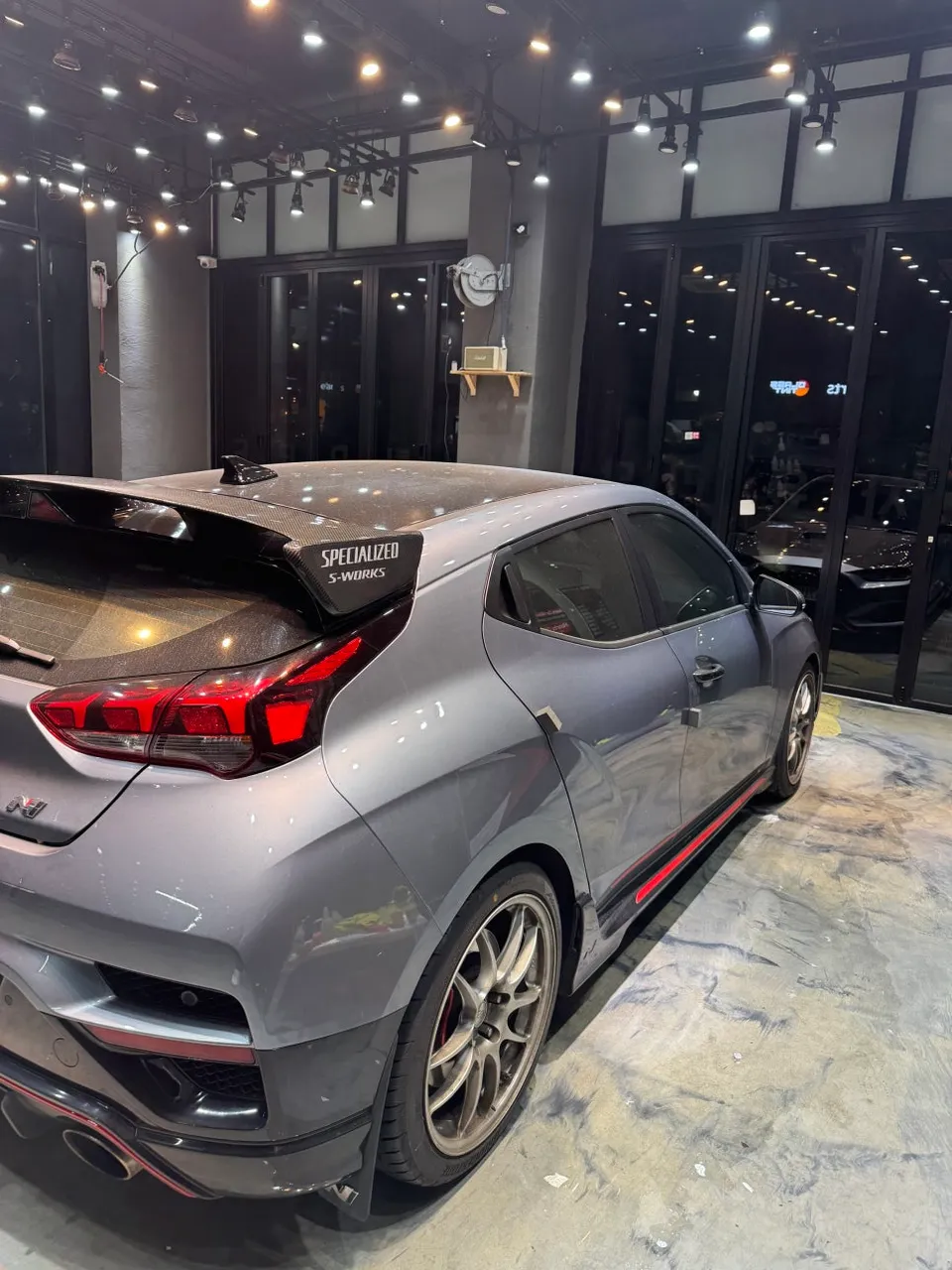 メルセデス・ベンツ Eクラスのカーフィルム施工事例 施工写真 1-2