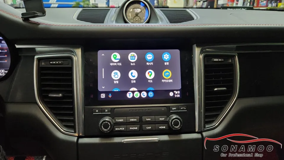 Porsche MacanのAndroid Auto・CarPlay取付事例 施工写真 4-1