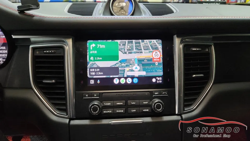 Porsche MacanのAndroid Auto・CarPlay取付事例 施工写真 2-2