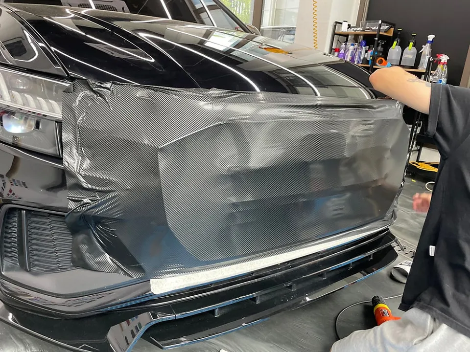Audi Q8 PPF施工事例|カスタムで個性を演出 施工写真 3-1