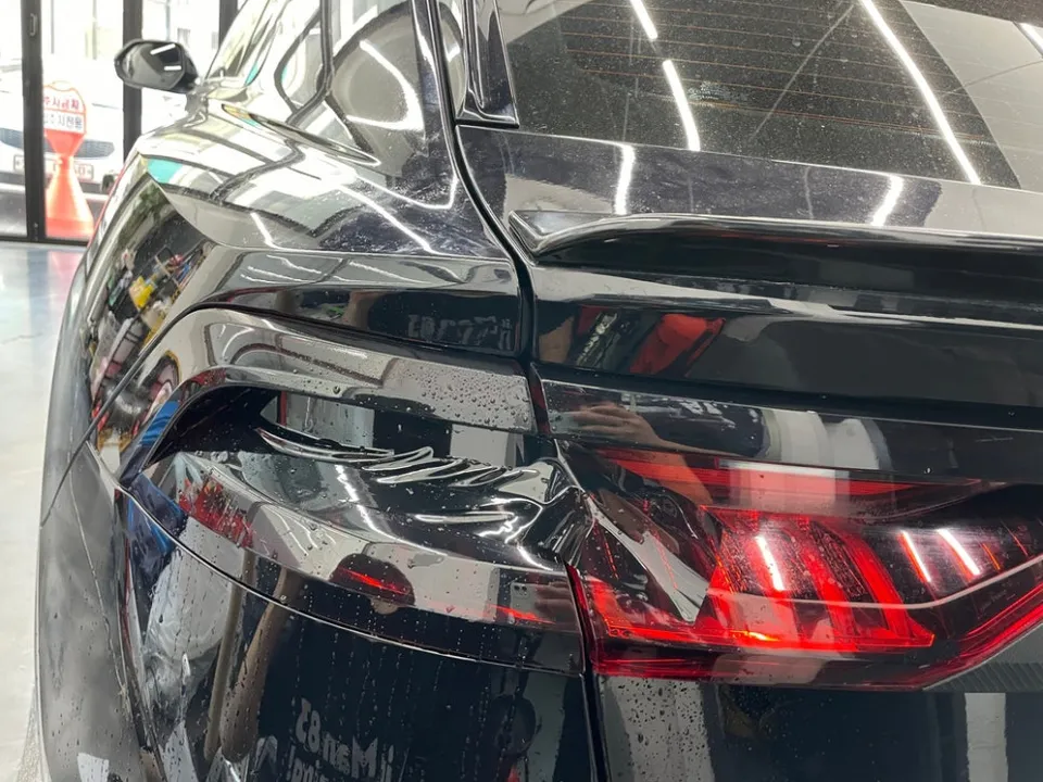 Audi Q8 PPF施工事例|カスタムで個性を演出 施工写真 3-2
