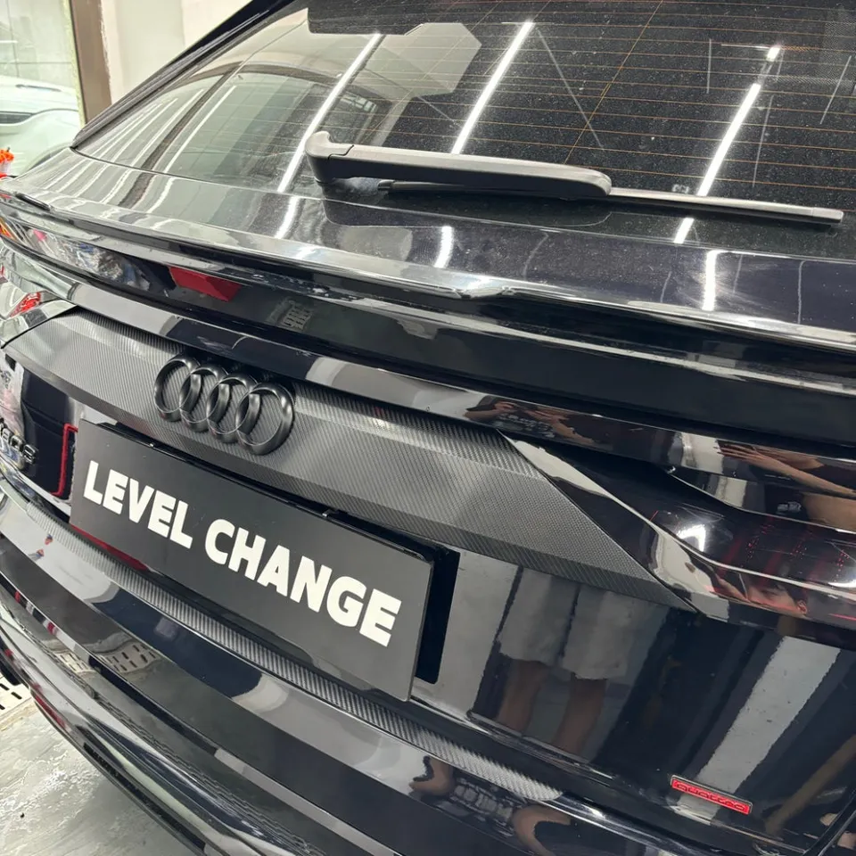 Audi Q8 PPF施工事例|カスタムで個性を演出 施工写真 3-3