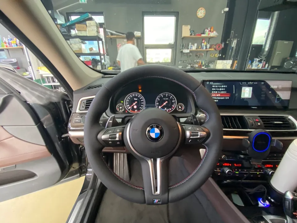 BMW 5GT steering wheel - BMW 5GT M Steering Wheel Customization Review photo 3