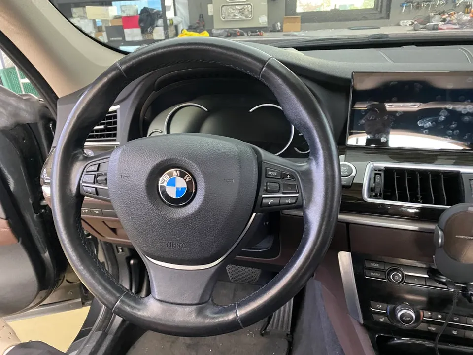 BMW 5GT steering wheel - BMW 5GT M Steering Wheel Customization Review photo 4