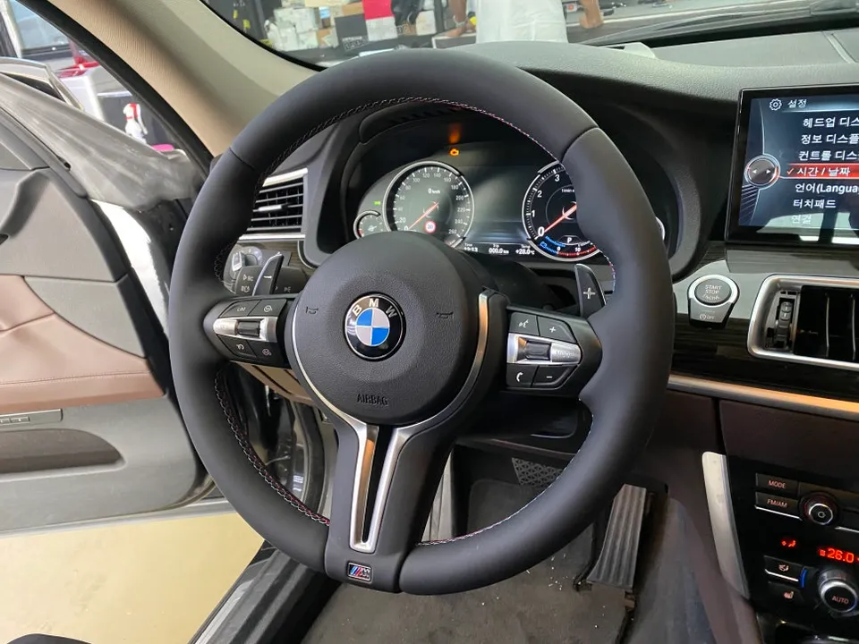 BMW 5GT steering wheel - BMW 5GT M Steering Wheel Customization Review photo 6