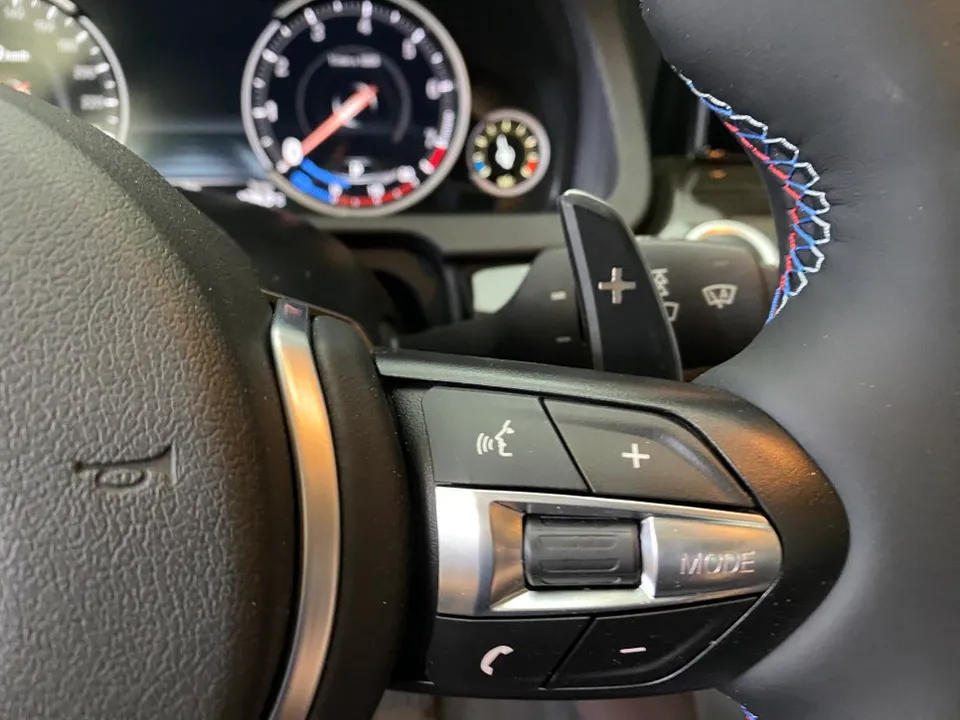 BMW 5GT steering wheel - BMW 5GT M Steering Wheel Customization Review photo 7
