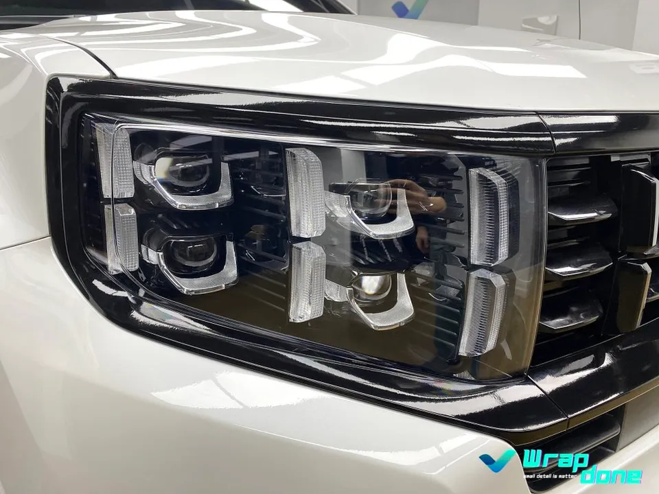 Kia Mohaveのカーラッピング事例 施工写真 1-2