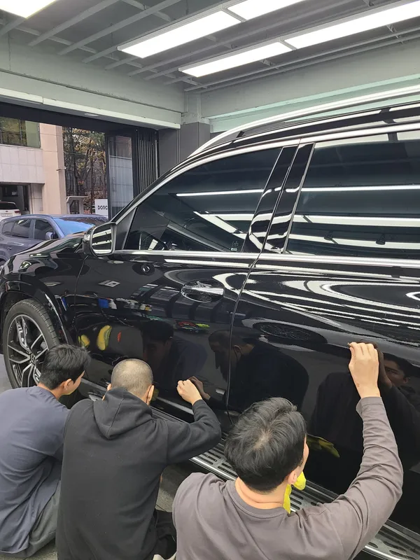 Mercedes-Benz GLS 580のガラスコーティング事例 施工写真 2-2