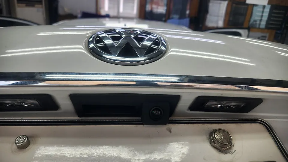 Volkswagen PassatのAndroid Auto・CarPlay取付事例 施工写真 4-1