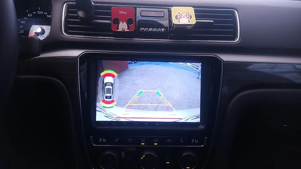 Volkswagen PassatのAndroid Auto・CarPlay取付事例 施工写真 1-2