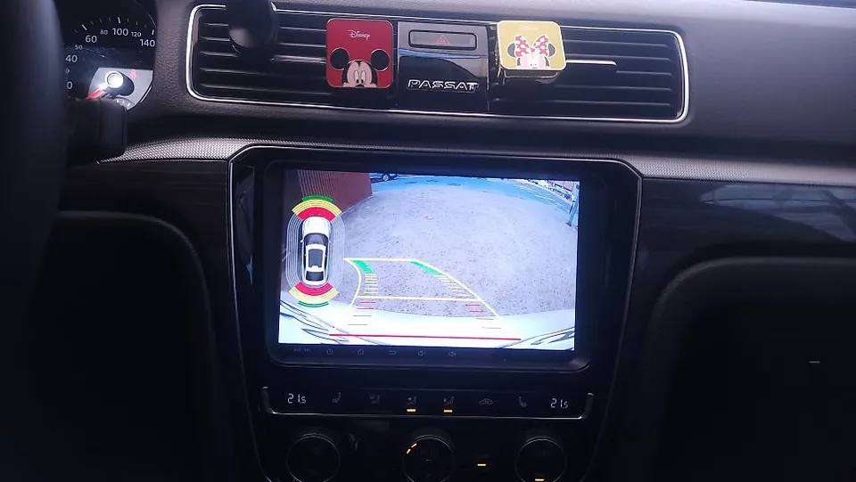 Volkswagen PassatのAndroid Auto・CarPlay取付事例 施工写真 2-2