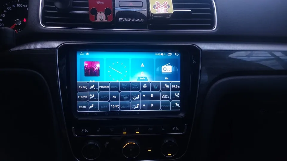 Volkswagen PassatのAndroid Auto・CarPlay取付事例 施工写真 4-2