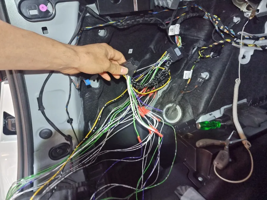 BMW X3 car audio - BMW X3 Car Audio Upgrade Review: DSP Amp Install photo 4
