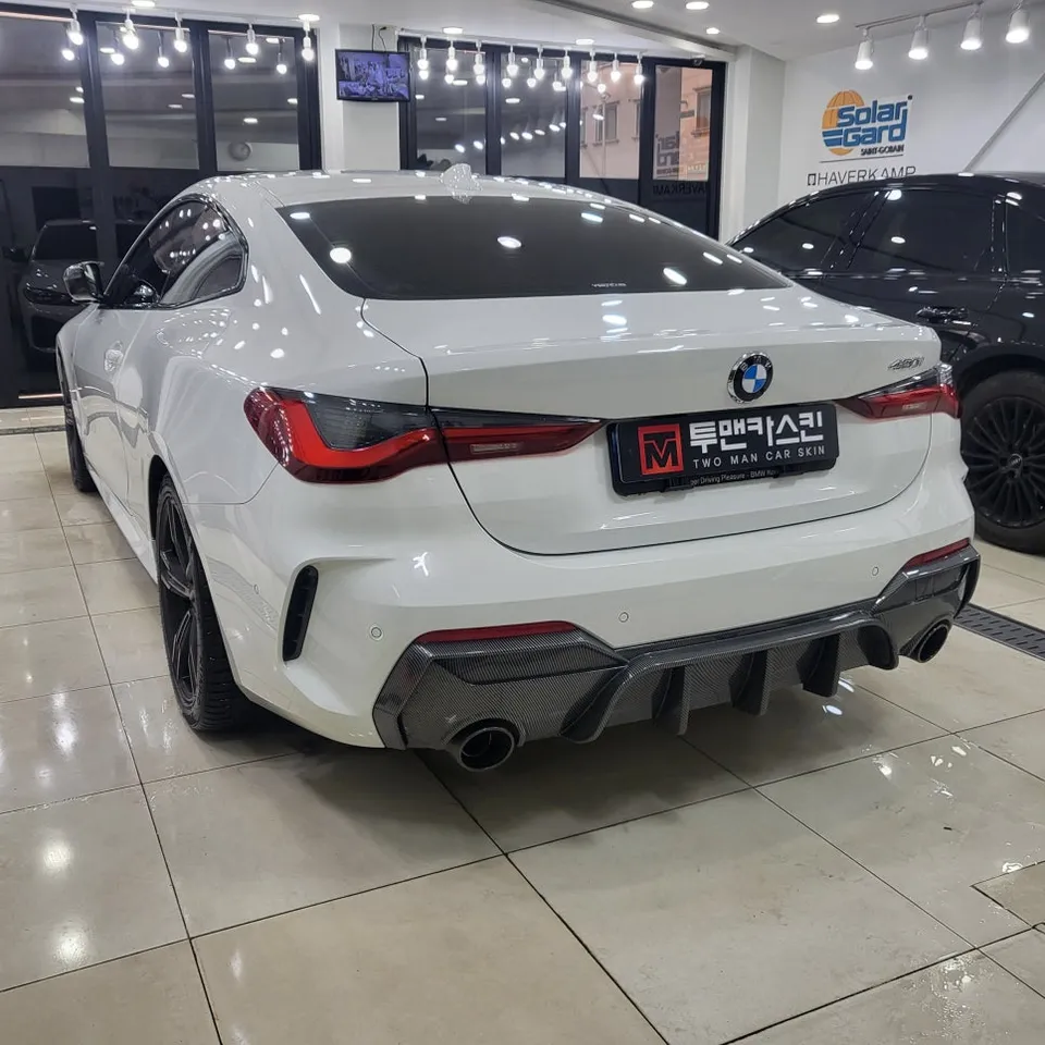 BMW 4 Seriesのカーラッピング事例｜サテンブラック 施工写真 3-1