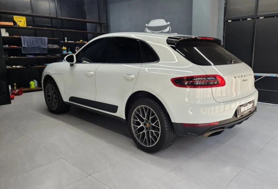 Porsche Macan PPF施工事例|ライト・サイドミラー保護 施工写真 3-1
