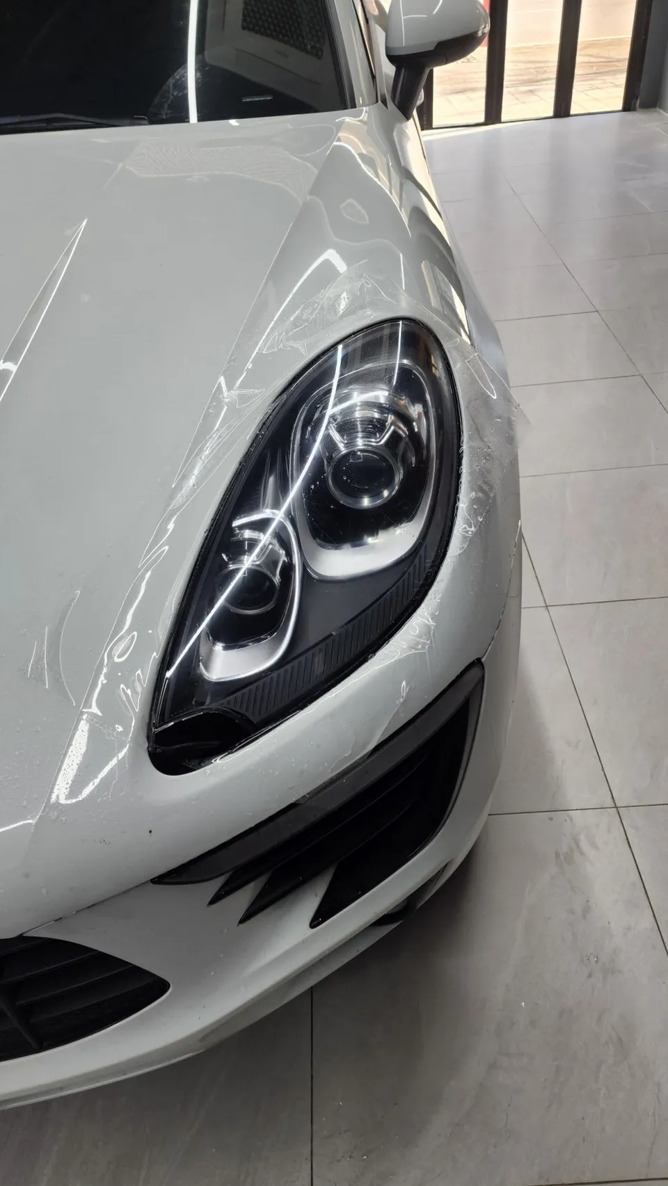Porsche Macan PPF施工事例|ライト・サイドミラー保護 施工写真 2-2