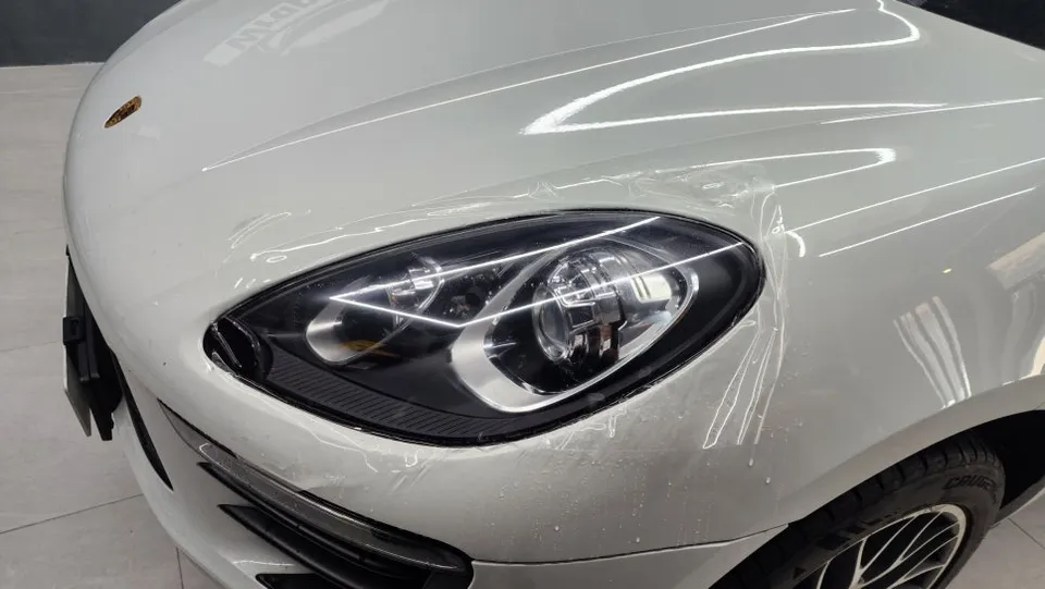 Porsche Macan PPF施工事例|ライト・サイドミラー保護 施工写真 3-2