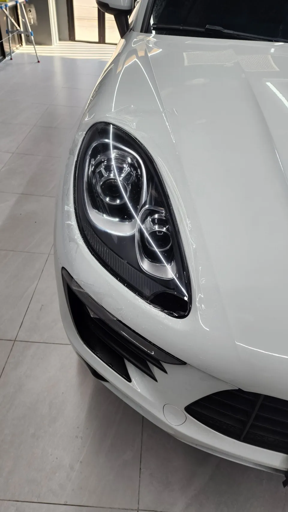 Porsche Macan PPF施工事例|ライト・サイドミラー保護 施工写真 2-3