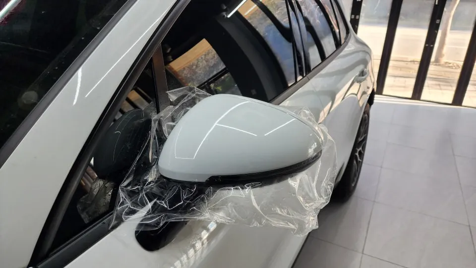 Porsche Macan PPF施工事例|ライト・サイドミラー保護 施工写真 3-3
