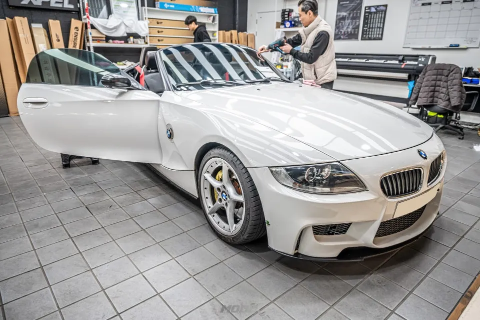 BMW Z4 window tinting installation result