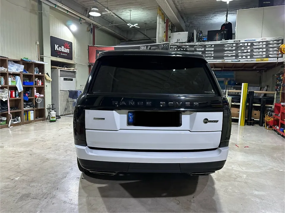 Land Rover Vogueのツートンカーラッピング事例|高級感ある変身 施工写真 3-1