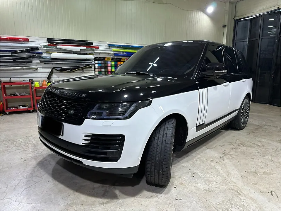 Land Rover Vogueのツートンカーラッピング事例|高級感ある変身 施工写真 1-2