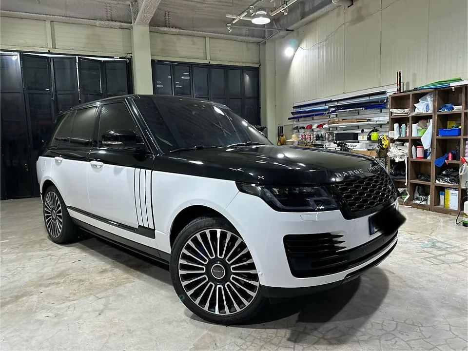Land Rover Vogueのツートンカーラッピング事例|高級感ある変身 施工写真 2-2