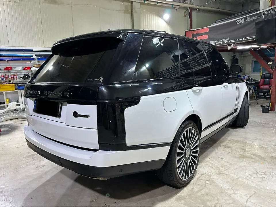 Land Rover Vogueのツートンカーラッピング事例|高級感ある変身 施工写真 3-2