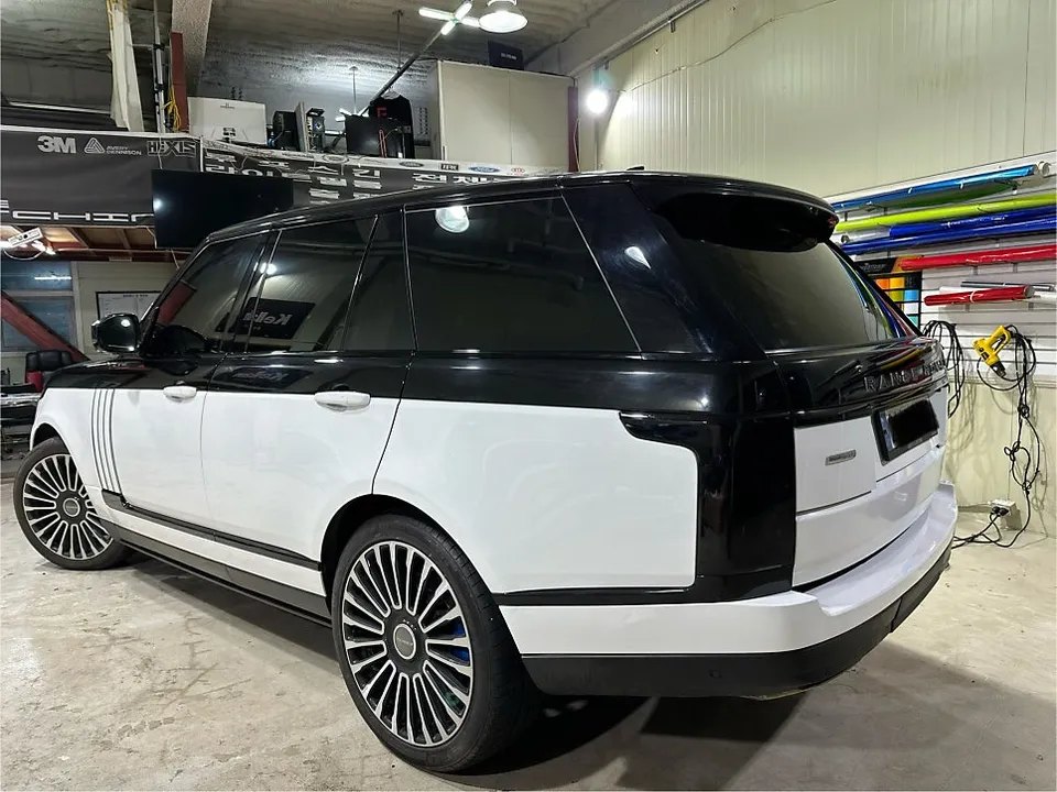 Land Rover Vogueのツートンカーラッピング事例|高級感ある変身 施工写真 1-3
