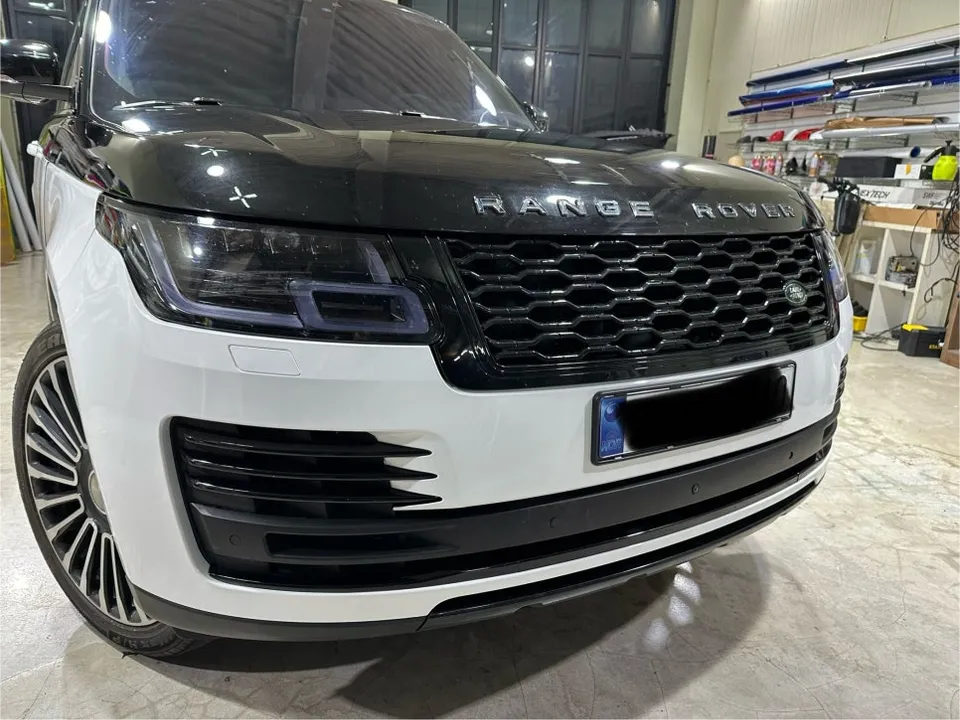 Land Rover Vogueのツートンカーラッピング事例|高級感ある変身 施工写真 3-3