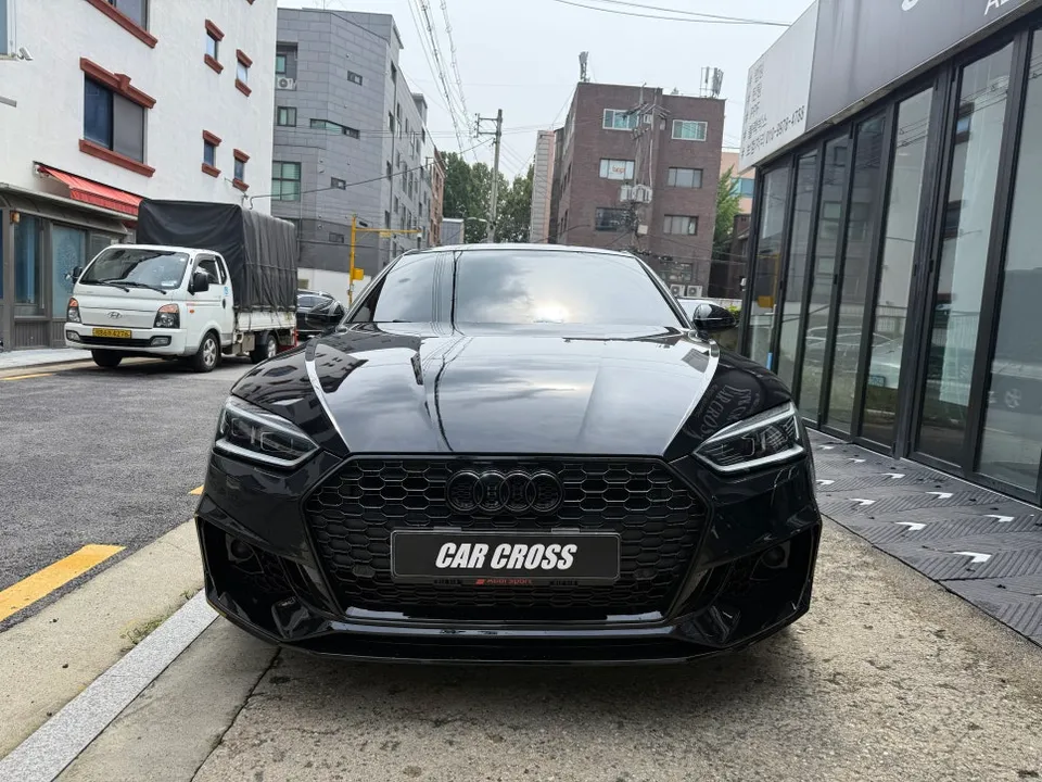 Audi A5のカーラッピング事例｜窓枠クロームをブラック化 写真