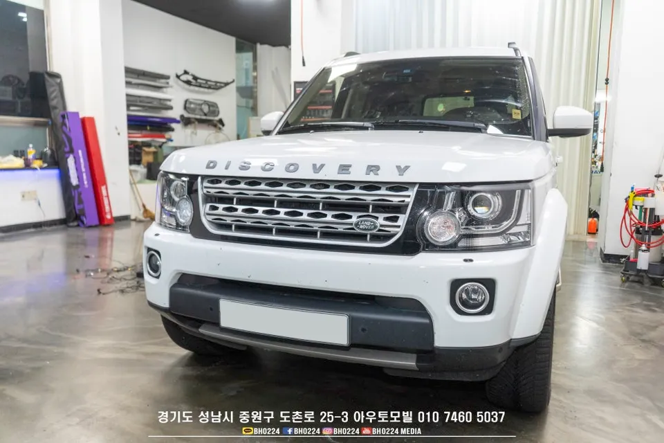 Land Rover Discovery 4のドラレコ取付事例|費用目安・仕上がり 施工写真 2-2