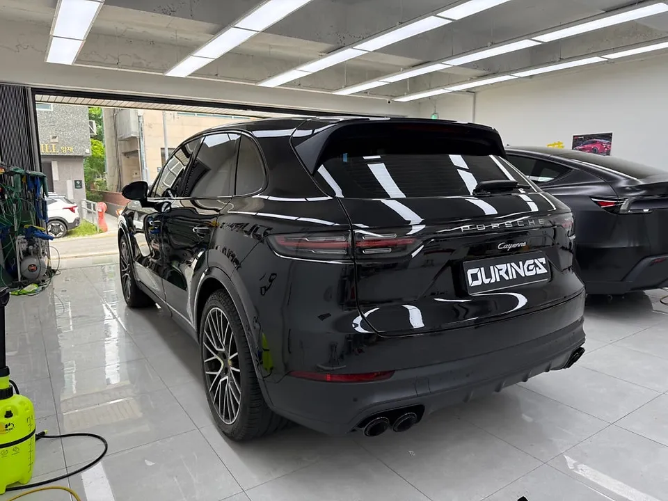 Porsche Cayenneのカーラッピング事例|費用目安・仕上がり 施工写真 2-1