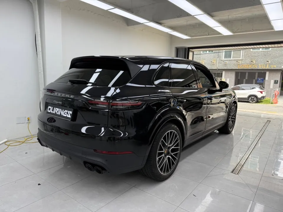 Porsche Cayenneのカーラッピング事例|費用目安・仕上がり 施工写真 1-2