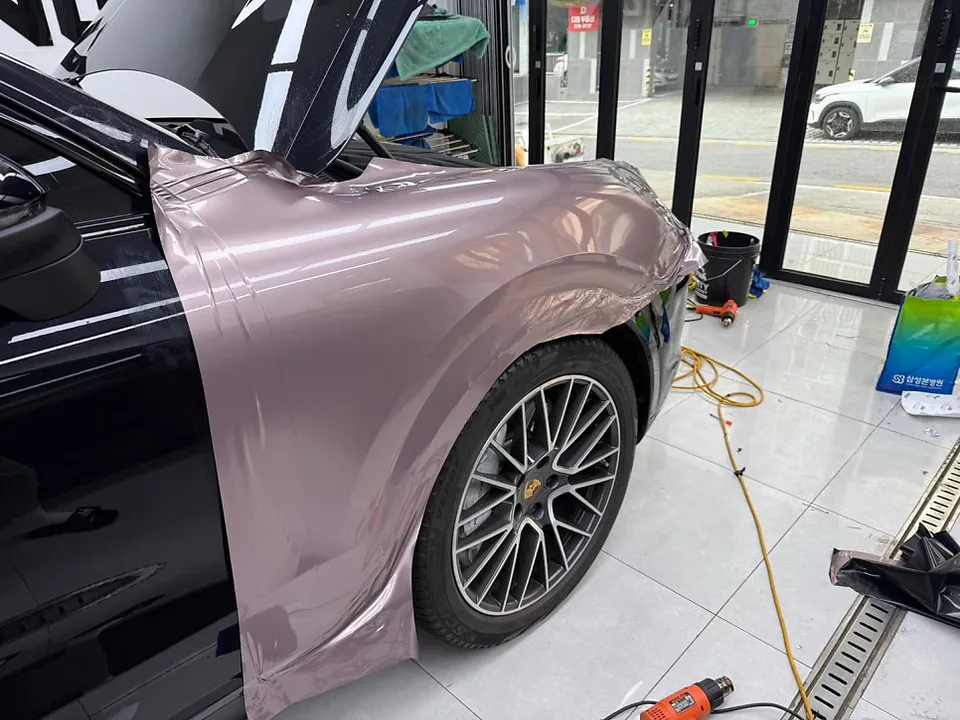 Porsche Cayenneのカーラッピング事例|費用目安・仕上がり 施工写真 3-2