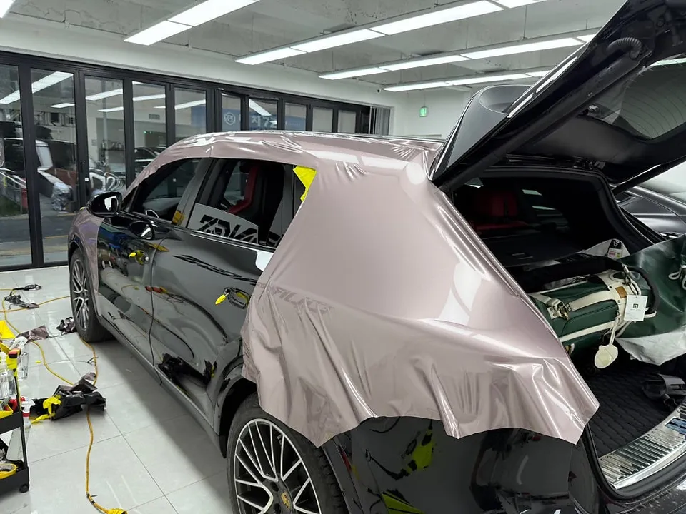 Porsche Cayenneのカーラッピング事例|費用目安・仕上がり 施工写真 1-3