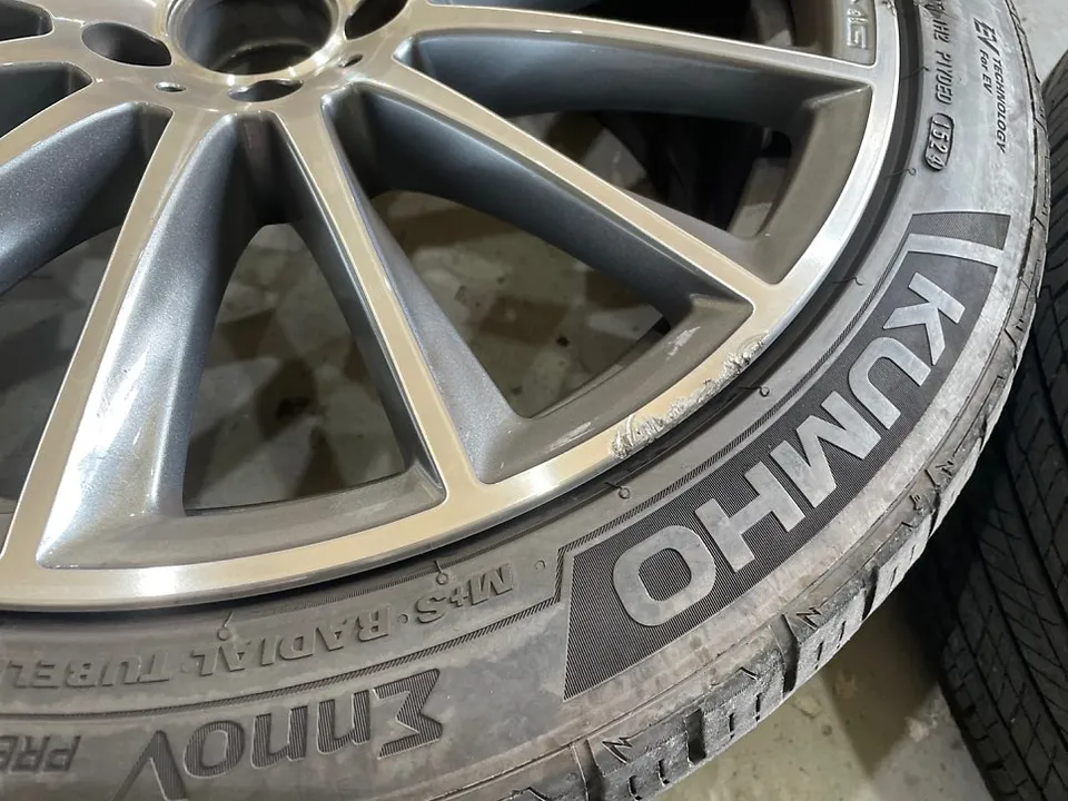 Mercedes-Benz S-Classのホイールリペア・塗装事例 施工写真 4-1