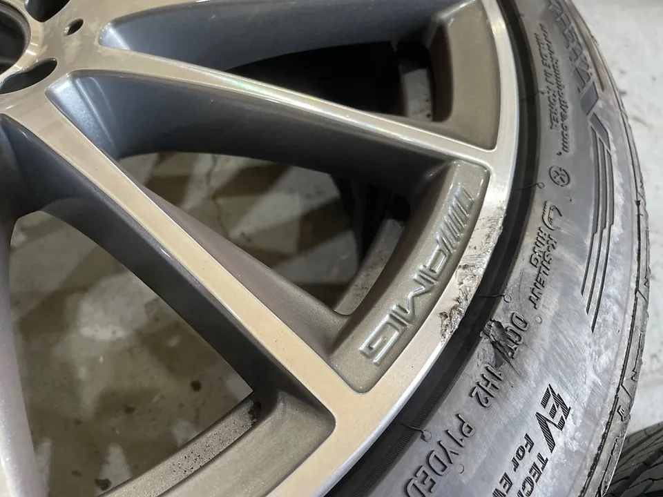 Mercedes-Benz S-Classのホイールリペア・塗装事例 施工写真 1-2