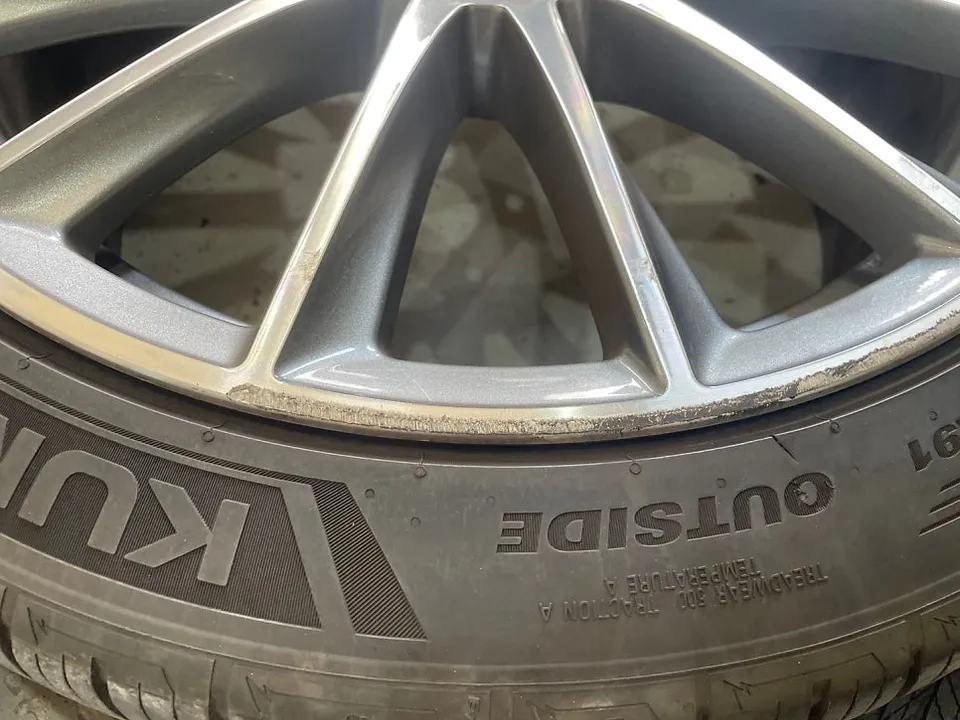 Mercedes-Benz S-Classのホイールリペア・塗装事例 施工写真 2-2
