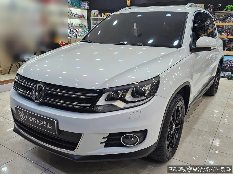 Volkswagen Tiguanのカーラッピング事例｜ナ尔多グレーへの変身 施工写真 3-1