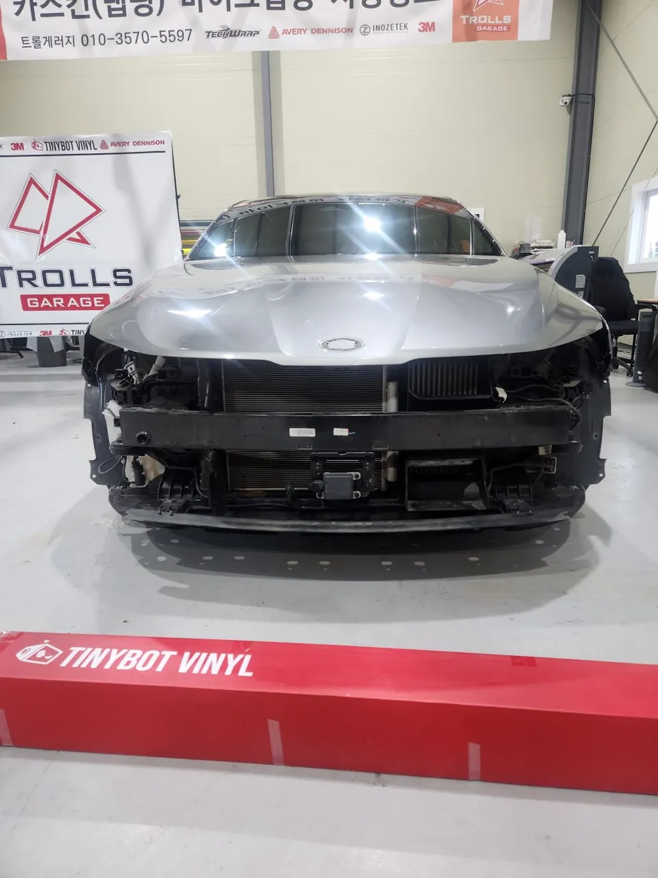 Kia K5のカーラッピング事例｜高光沢メタルシルバー 施工写真 3-2