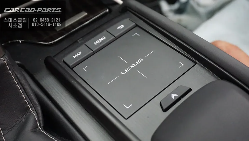 Lexus ES 300hのAndroid Auto・CarPlay取付事例 施工写真 2-1