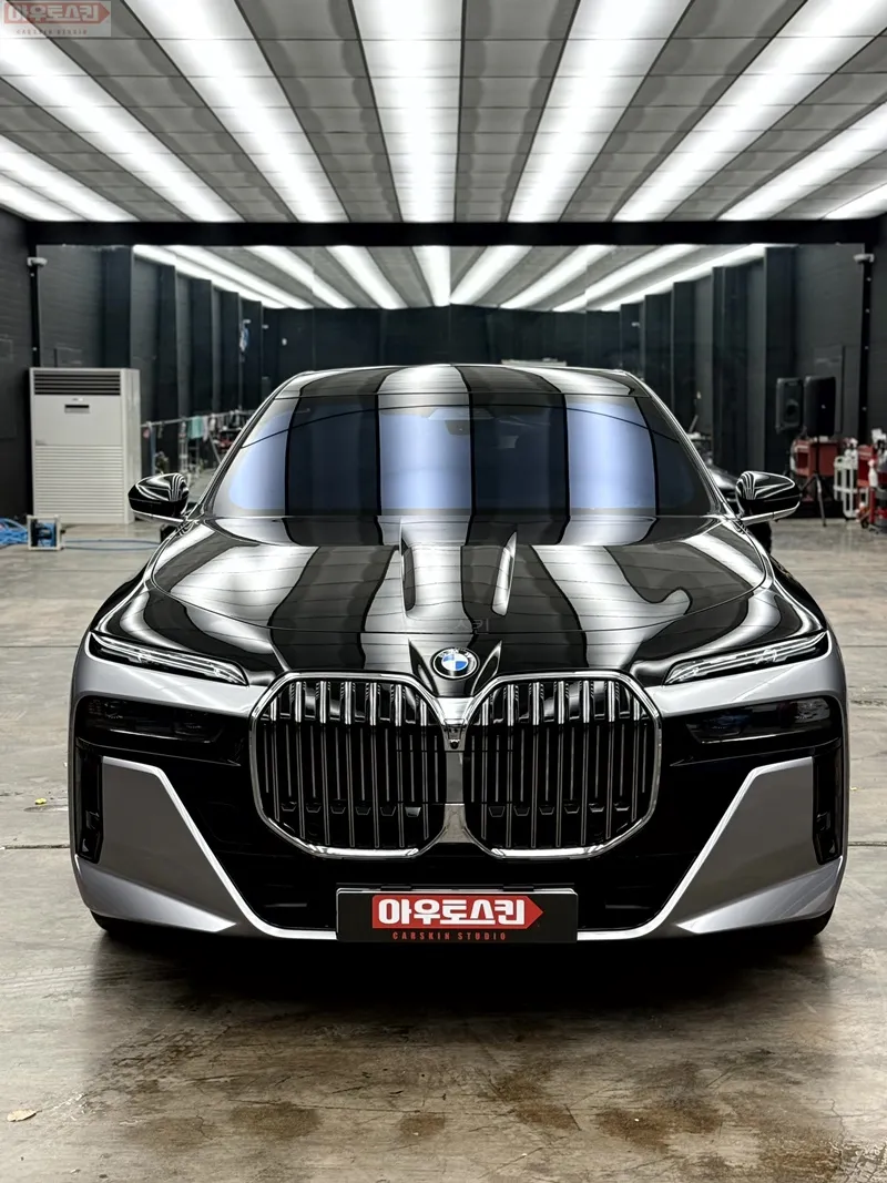 BMW 7 Seriesのカーラッピング事例｜費用目安・仕上がり 施工写真 3-2