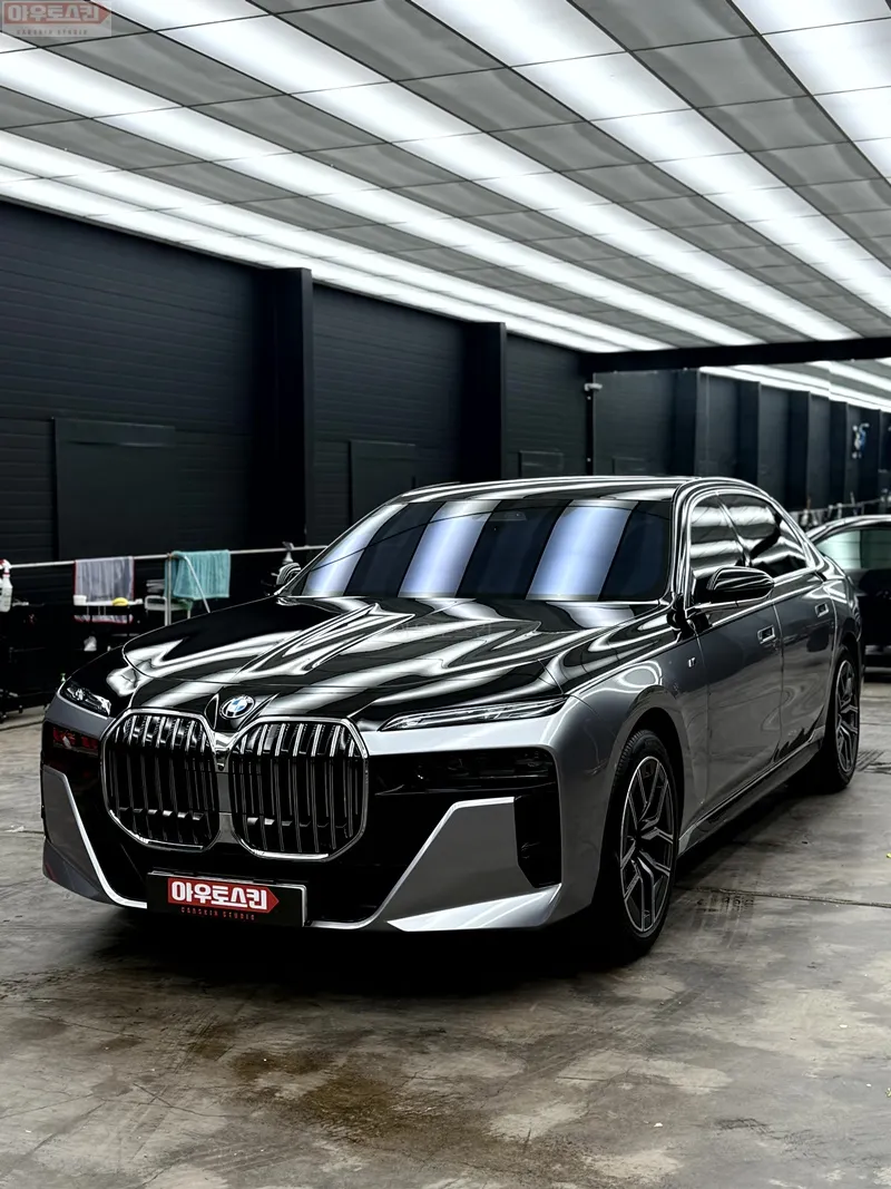BMW 7 Seriesのカーラッピング事例｜費用目安・仕上がり 施工写真 1-3