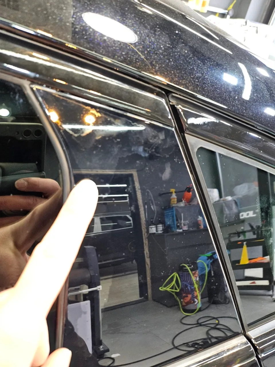 Chevrolet Malibuのカーラッピング事例｜クロームメッキをブラック化 施工写真 3-1
