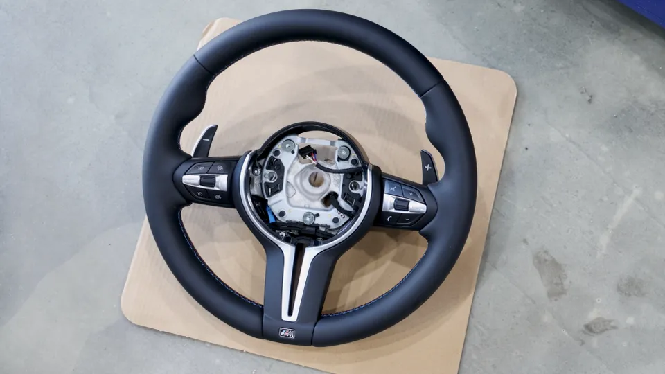 BMW 3GT F34 steering wheel - BMW 3GT Steering Wheel Customization Review photo 4